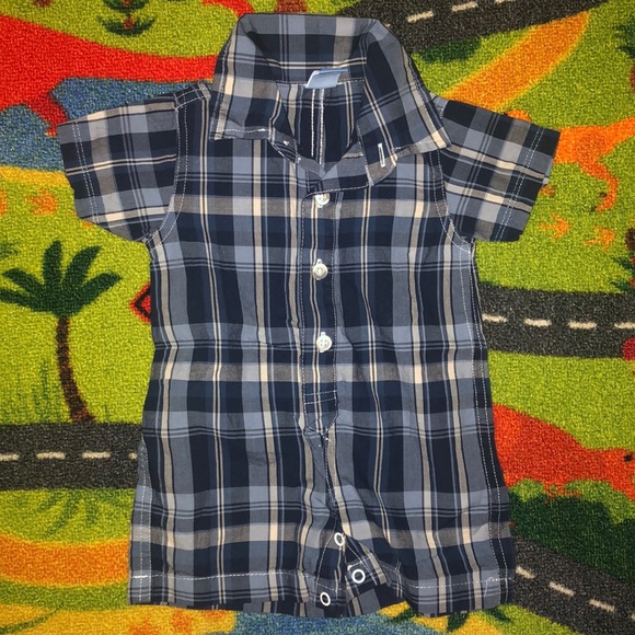 Bundle of 0-3mo outfits mostly one piece - Picture 4 of 7